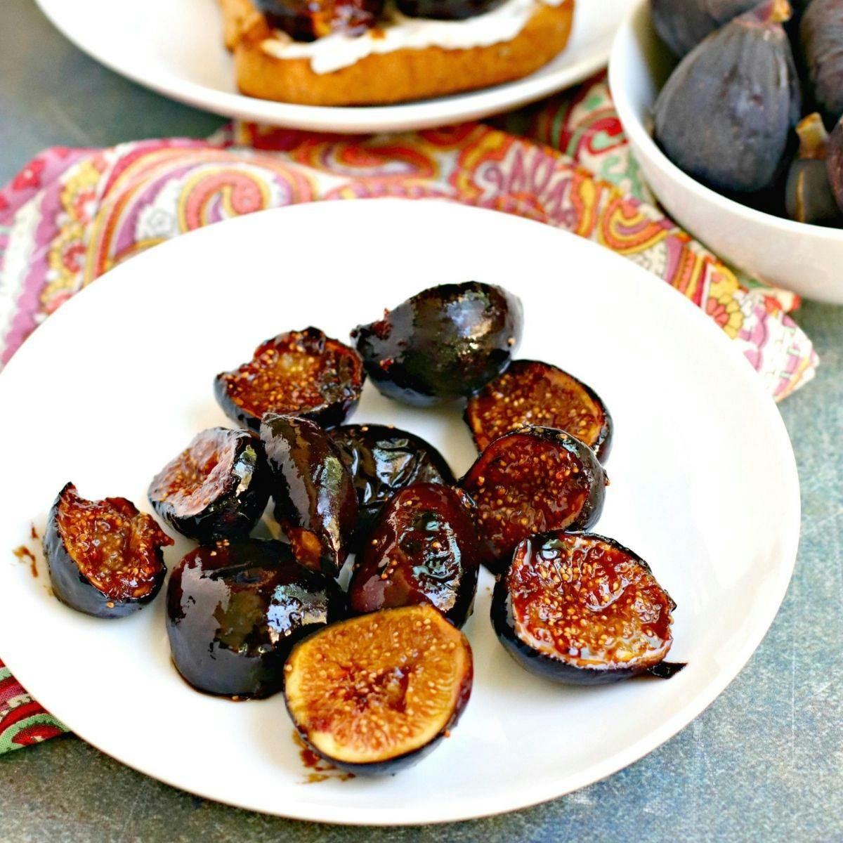 Plate of caramelized figs with balsamic vinegar.