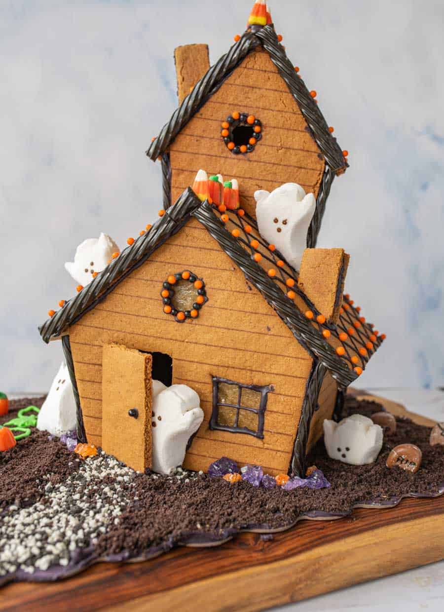 halloween gingerbread house.