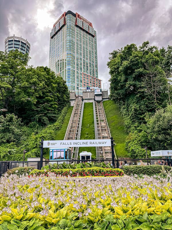 The Falls Incline Railway with a view of the Embassy Suites Fallsview right above it.