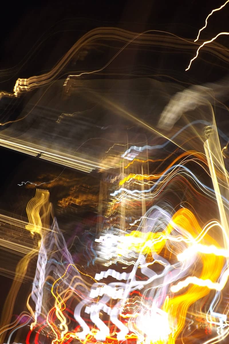 A blurry photo of a street light at night