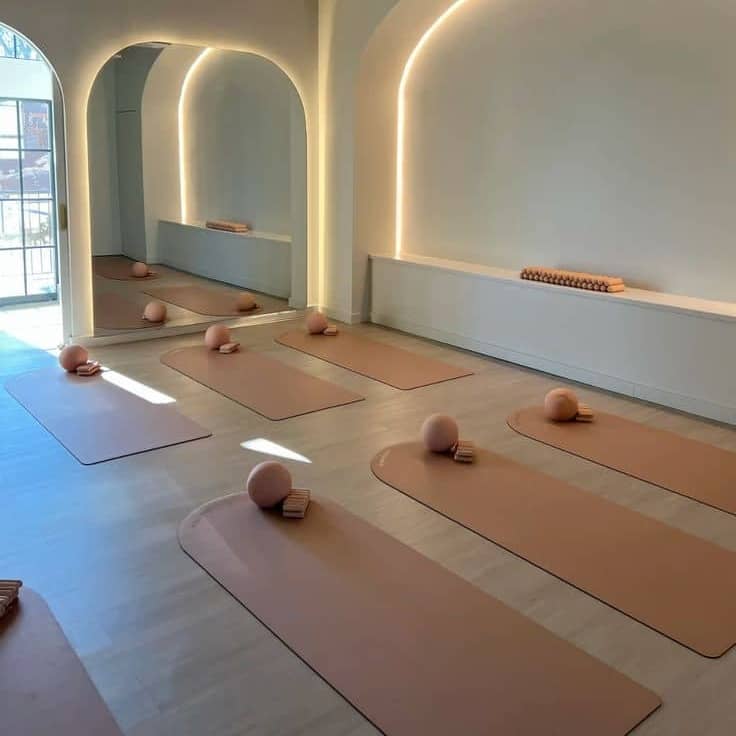 photo of a pilates studio set up for a matwork class