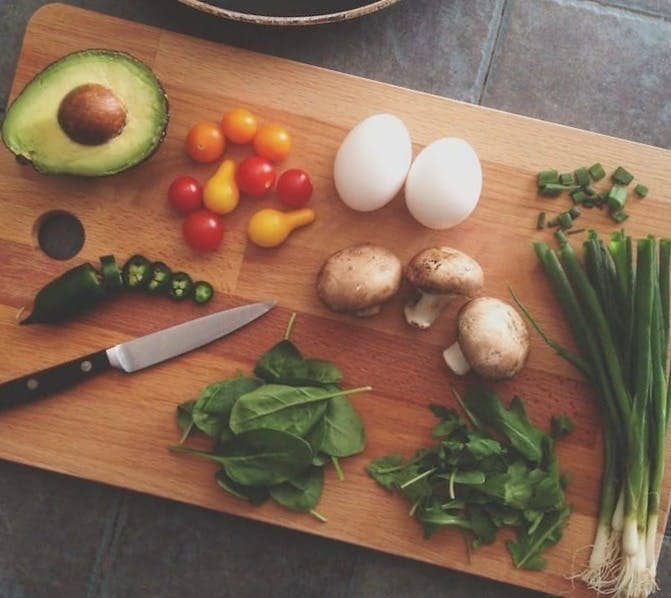 avocado, tomatoes, eggs, mushrooms, spring onions, and leaves