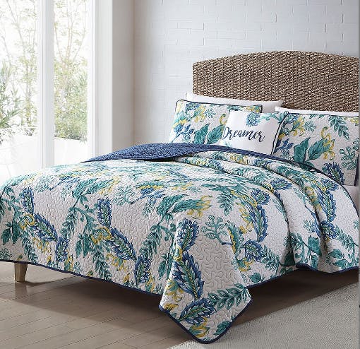 4-piece quilt sets at 70% off!