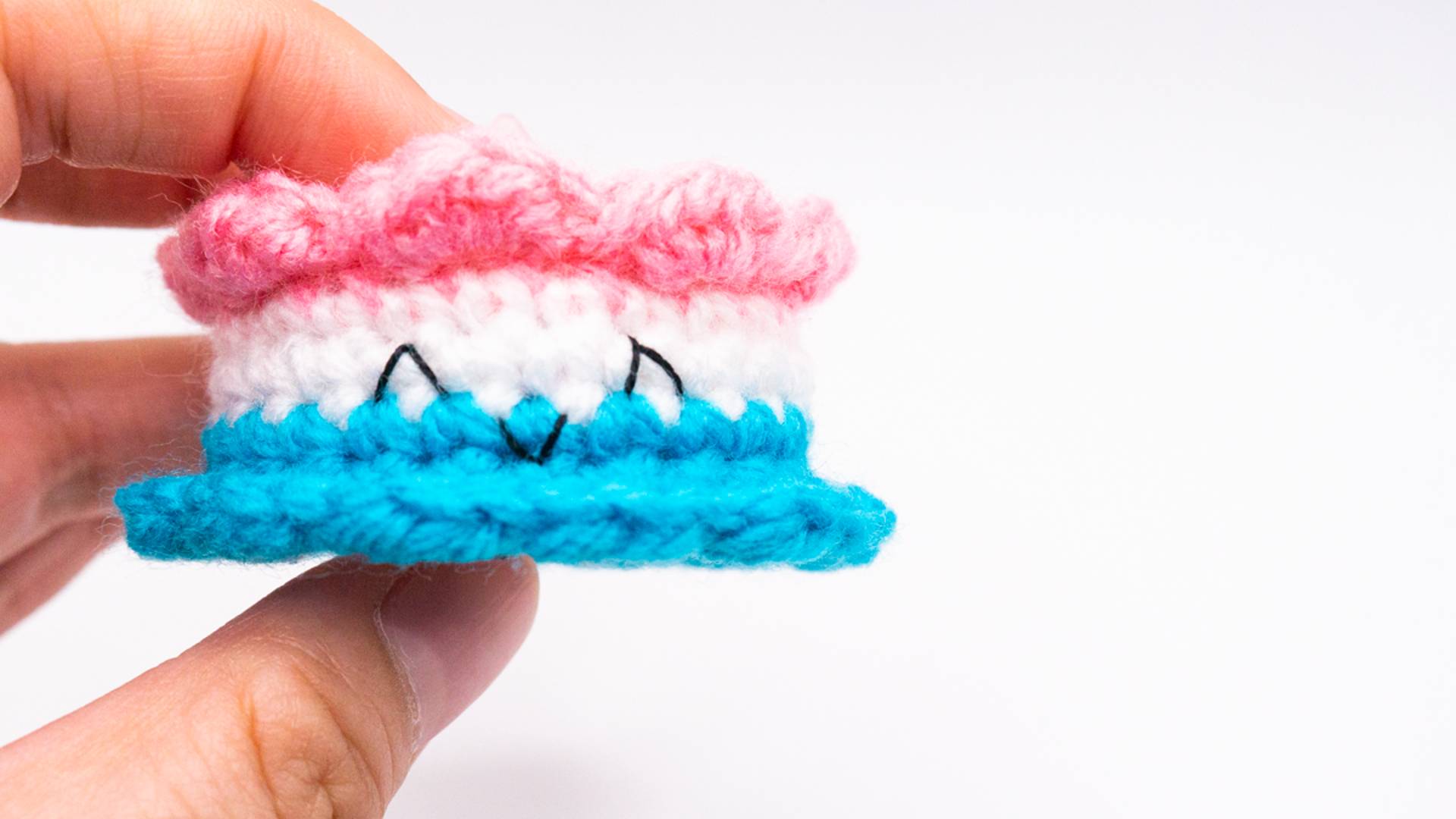 Crochet birthday cake around a LED tealight.