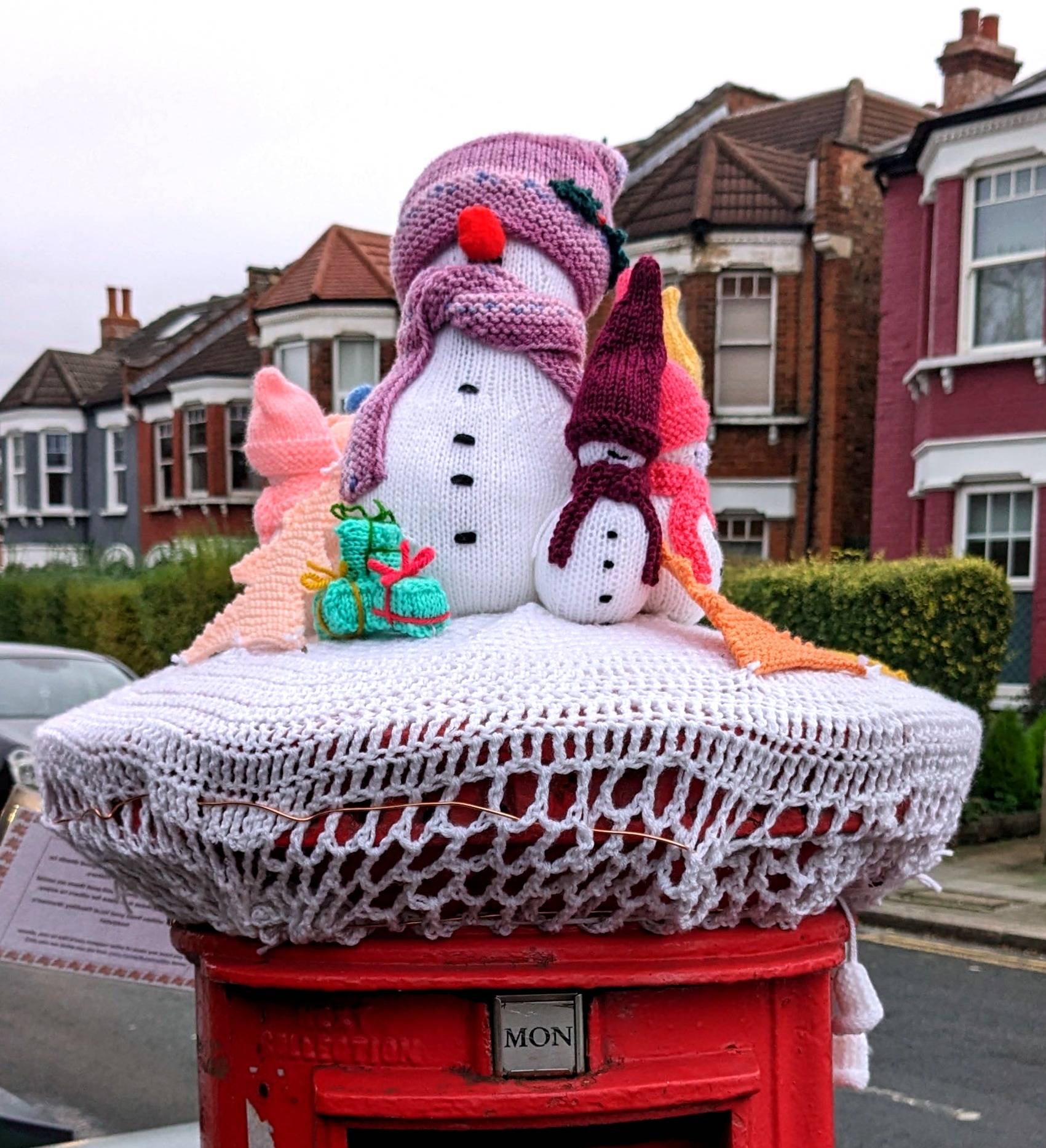 The crocheted snowmen of Finchley