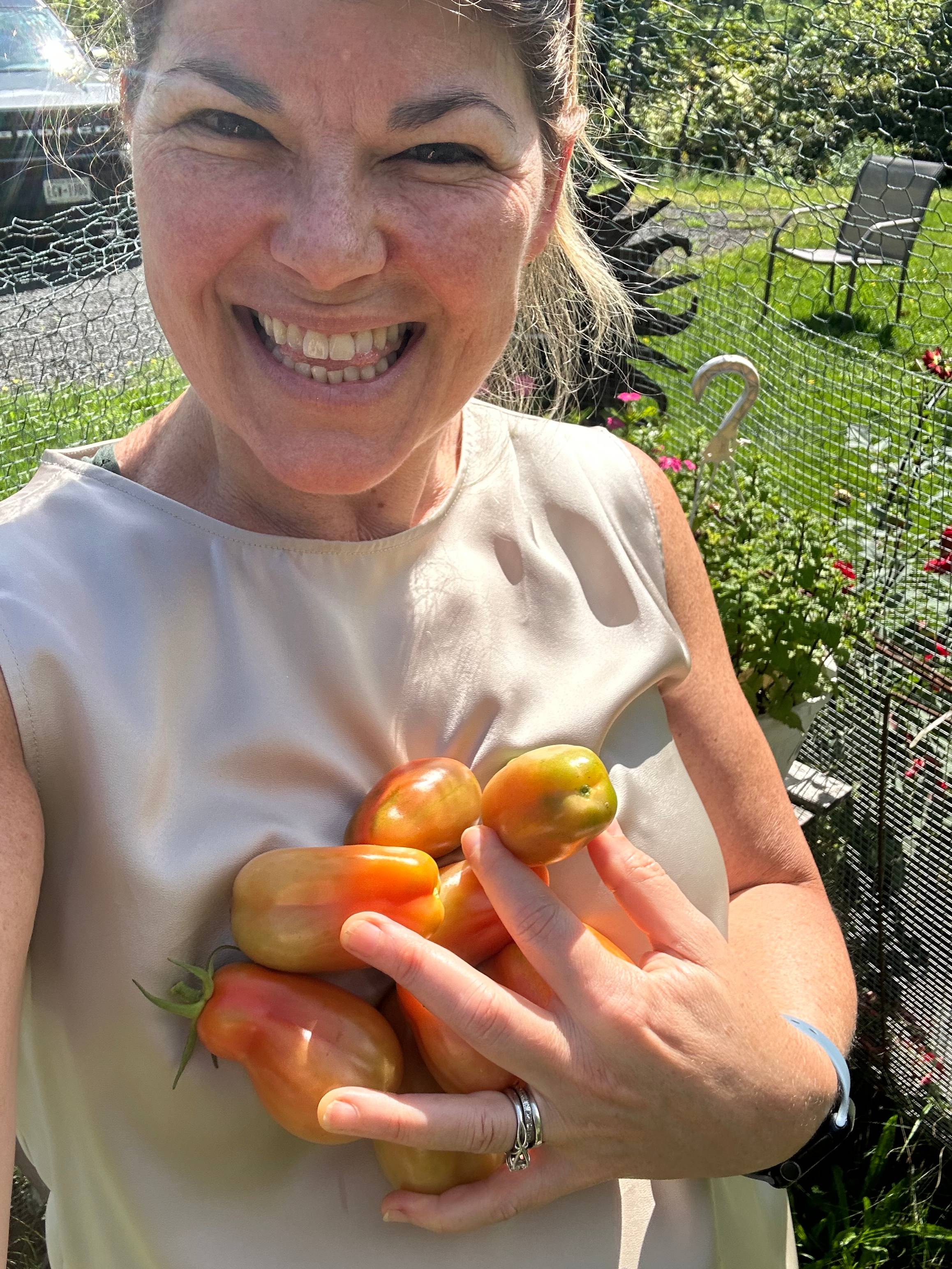 Deborah smiling and holding tomatoes, an invitation to the Solopreneur Sales System masterclass on September 22nd at 7 pm.