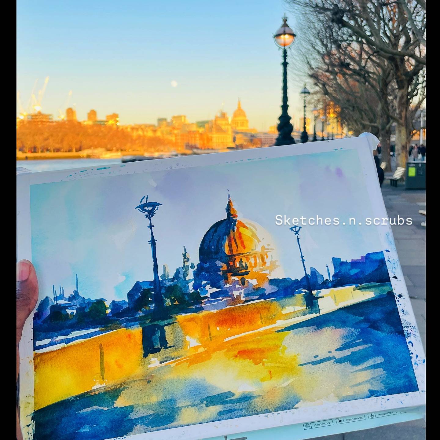 Had a wonderful time at the @jacksons_art plein air day! It was freeeezing cold, but nothing beats painting ❄️😂

#forthosewholovetopaint #jacksonspleinairday 

I started with the watercolour piece, did one later that took so long to dry (over 20 minutes) that I started on my second painting (gouache) until I lost the feeling in my fingers. It’s at that point that I went inside and painted the skateboard rink in gouache, and finished the watercolour painting of the view of St Paul’s Cathedral.

Curious to know which one is your favourite x