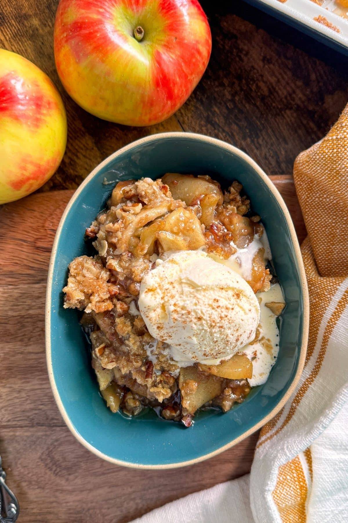 apple crisp in bowl