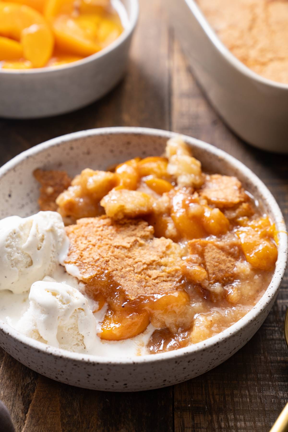 peach cobbler in bowl