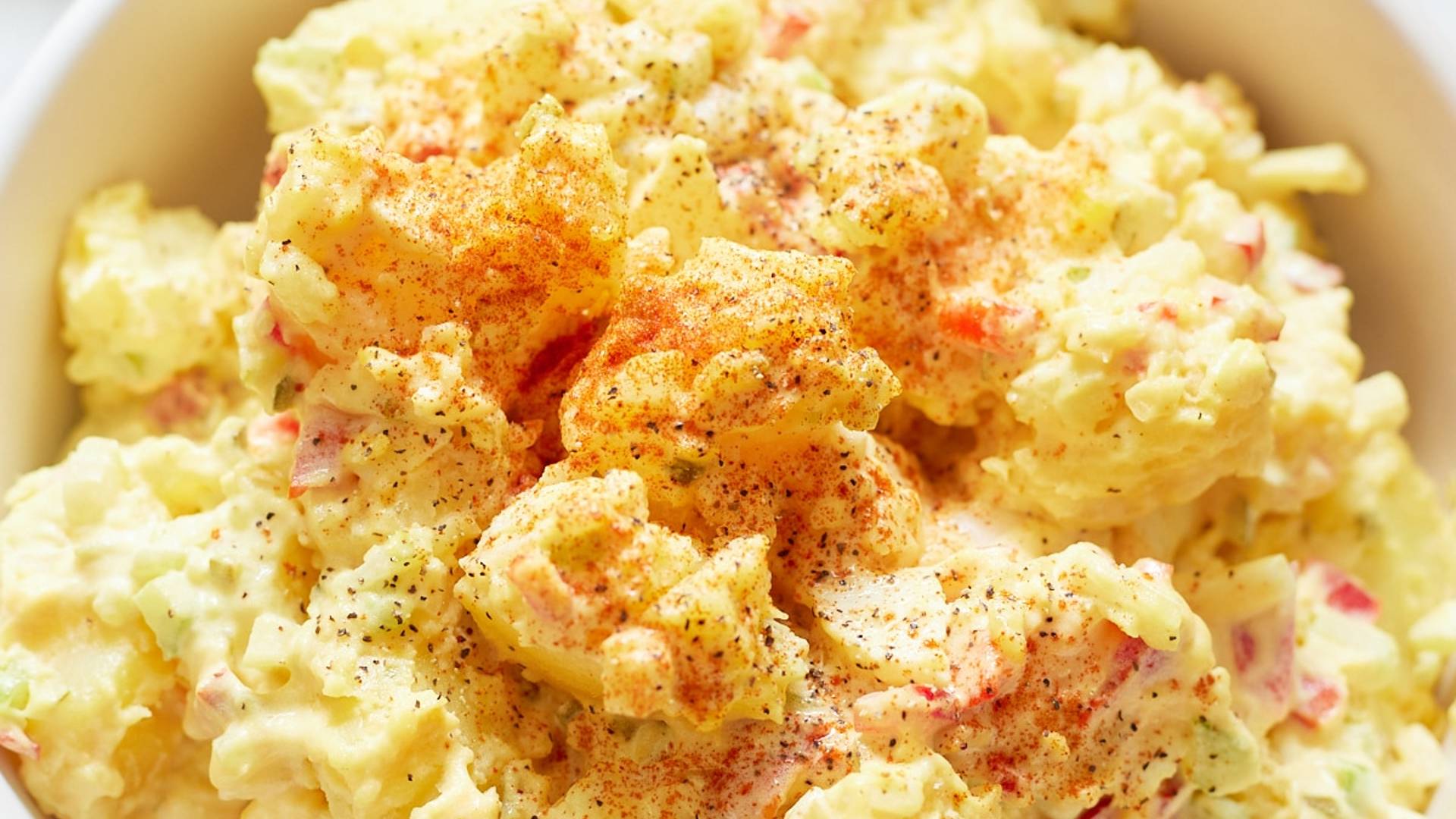 potato salad in bowl