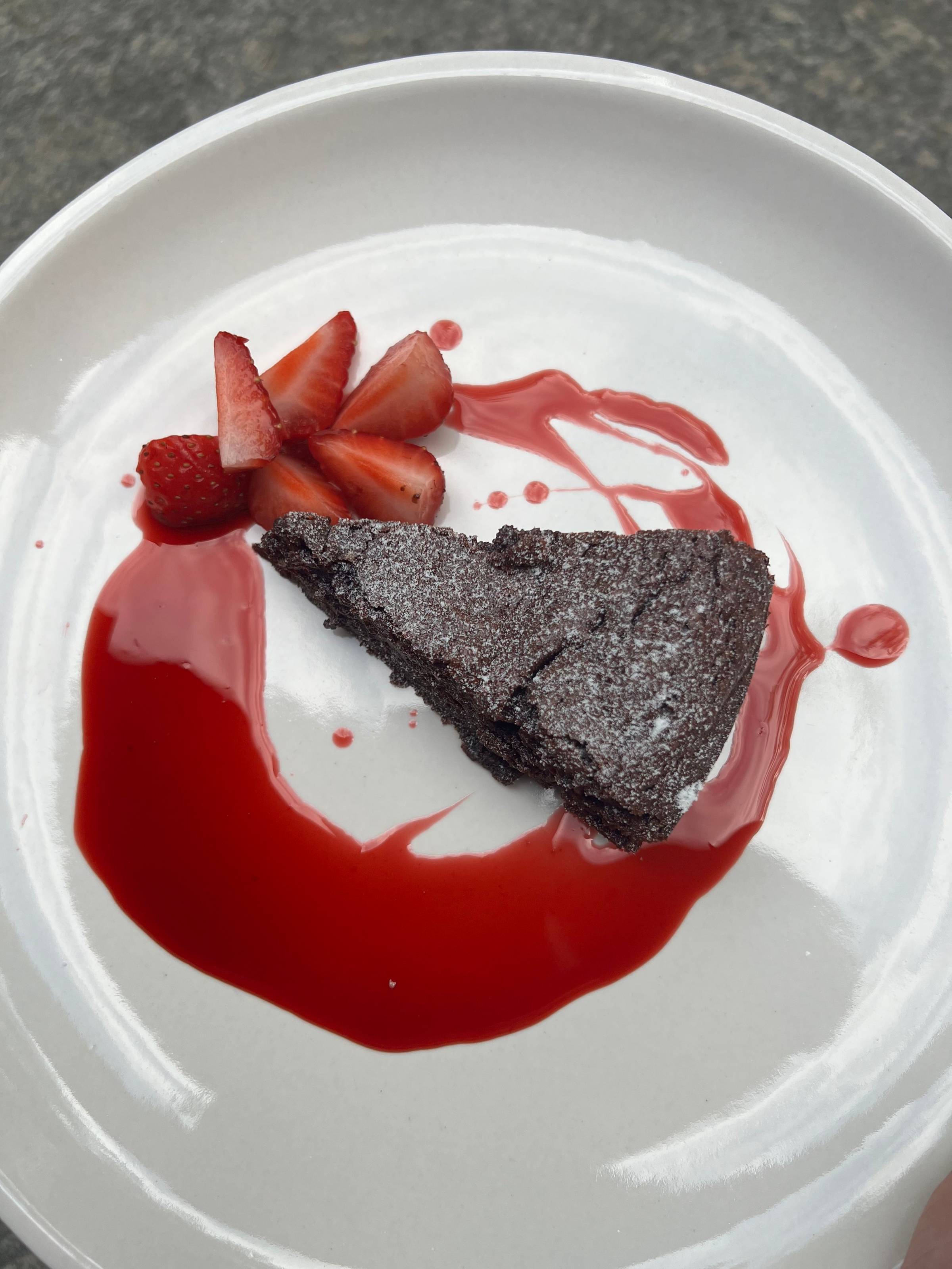 Flourless chocolate cake with strawberries