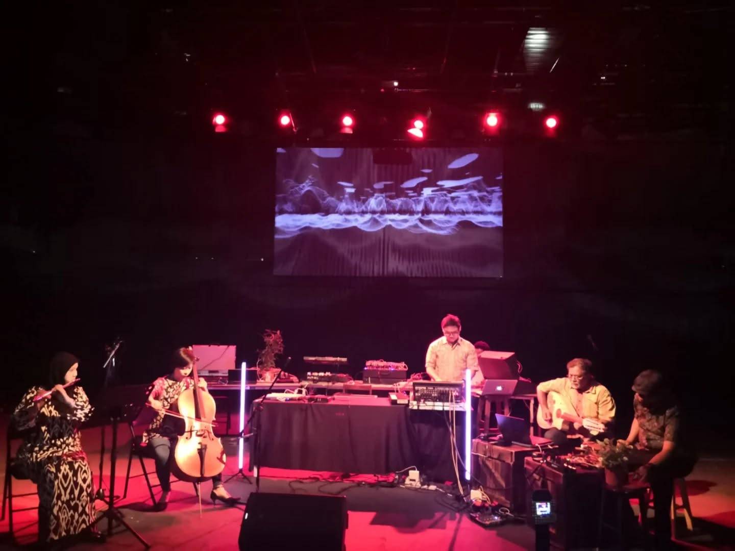 Spectra Collective sonic Garden performance at KLPac last saturday during Spectra 2025. #MEMlab #experimentalmusic #avantgarde #malaysianmusic
