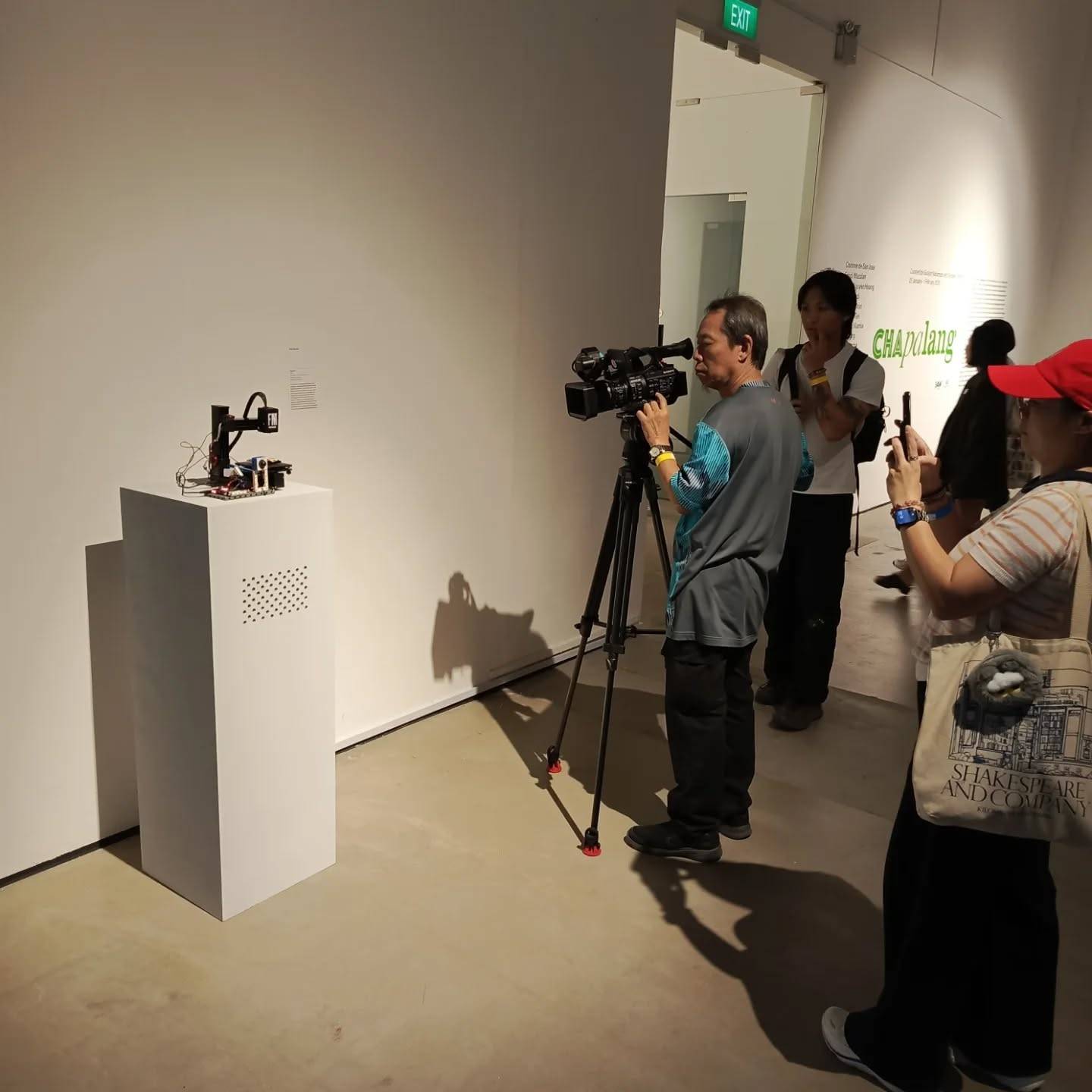 My work “Negaraku” is still on view — alongside other works from Chapalang — until this Sunday.
Chapalang is one of the exhibitions featured in Singapore Art Week 2026, opening today at Artspace @ Helutrans (22 Jan – 1 Feb 2026).

“Negaraku” explores sound, machine movement, and national memory — using a modified 3D printer motor to perform the Malaysian national anthem as a mechanical, time-based sound work.
Between automation and ritual, the machine becomes both instrument and performer.
If you’re in Singapore, come experience the works in person.

📍 Artspace @ Helutrans
🗓 22 Jan – 1 Feb 2026
🎟 Singapore Art Week 2026

#SingaporeArtWeek2026 #SAW2026 #Chapalang
#soundart #interactiveart