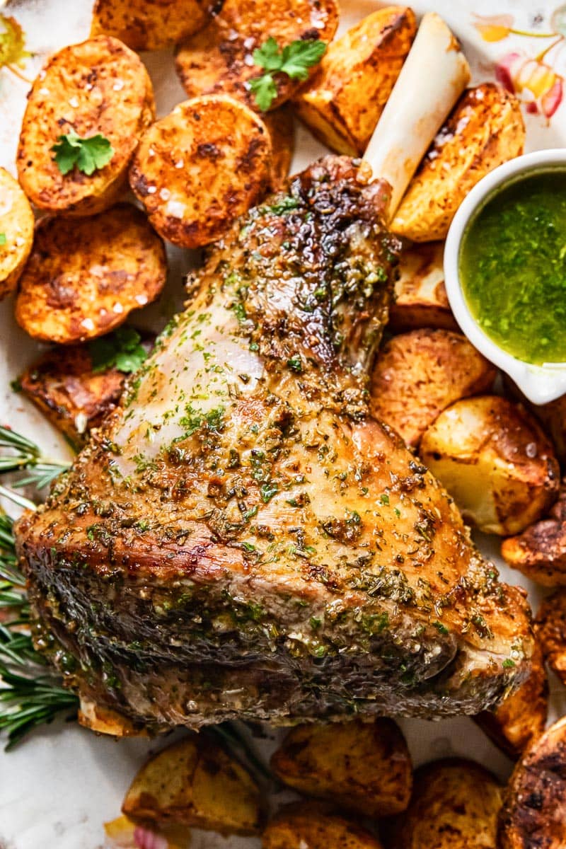 leg of lamb with potatoes and mint sauce