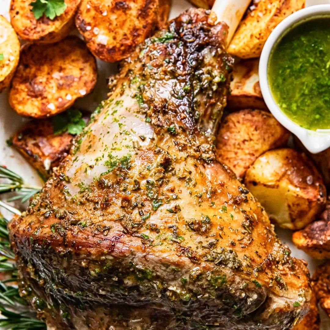 leg of lamb with potatoes and mint sauce