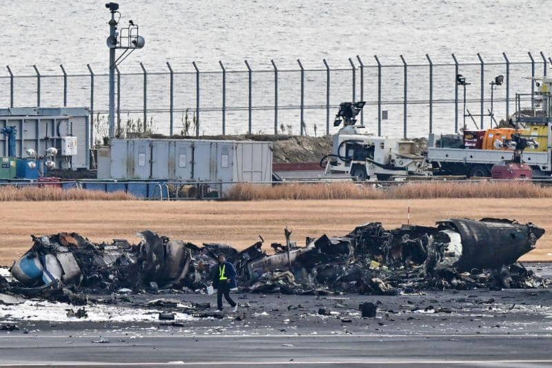 Wreckage of Japan Coast Guard Dash 8 at Tokyo Haneda Airport