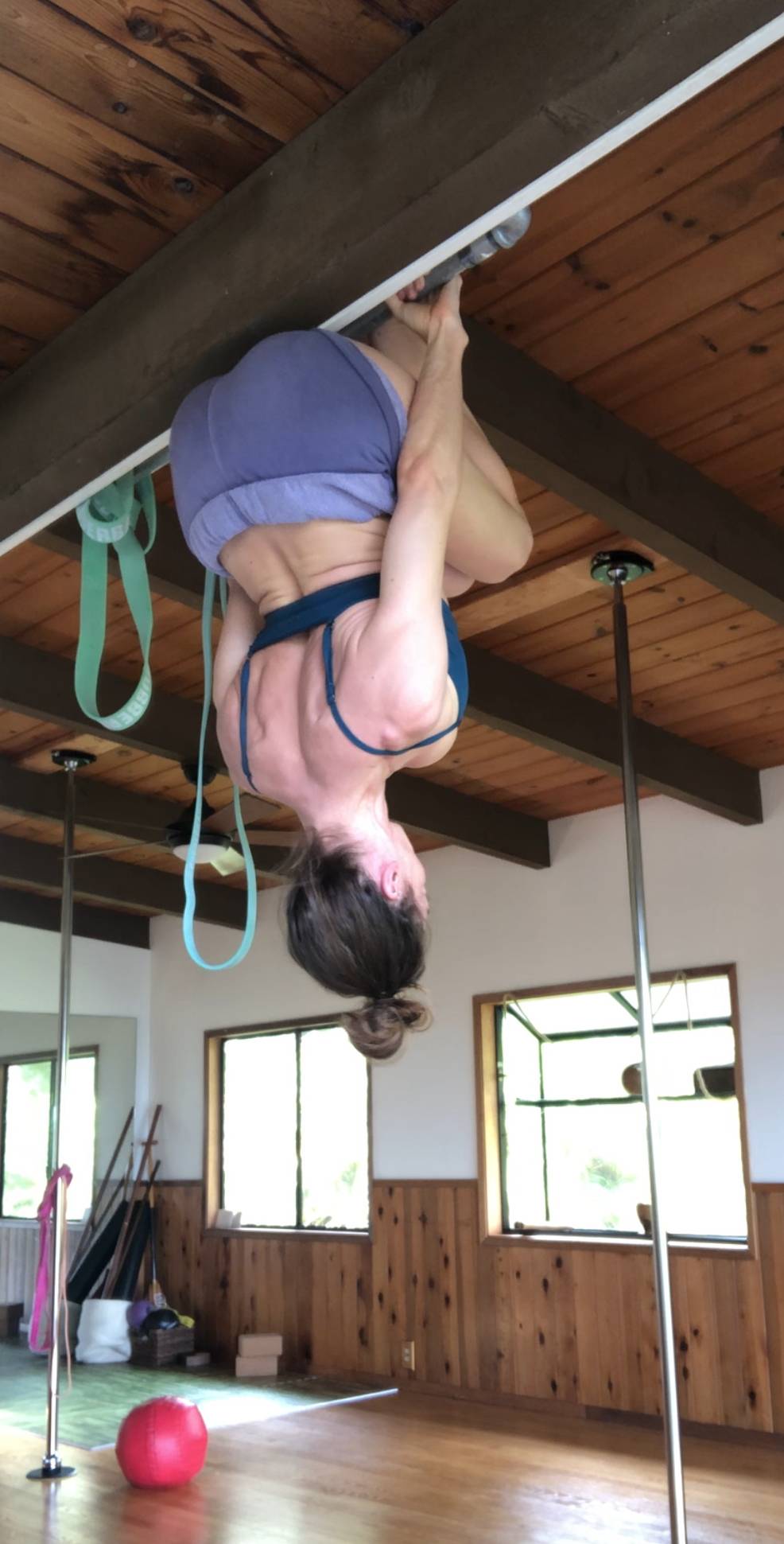 marlo appears to hang from the ceiling rafters