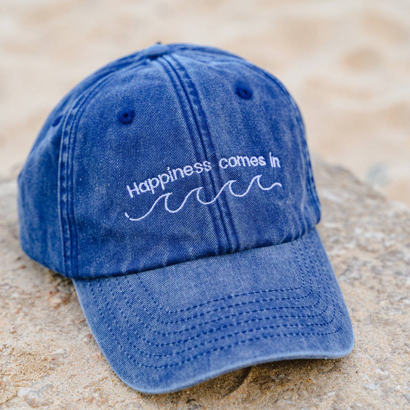 Happiness comes in waves
Life happens in waves
And we are all surfing through life 🌊. 

Hats made by @ralfsgoba and available for your surf trips 👌