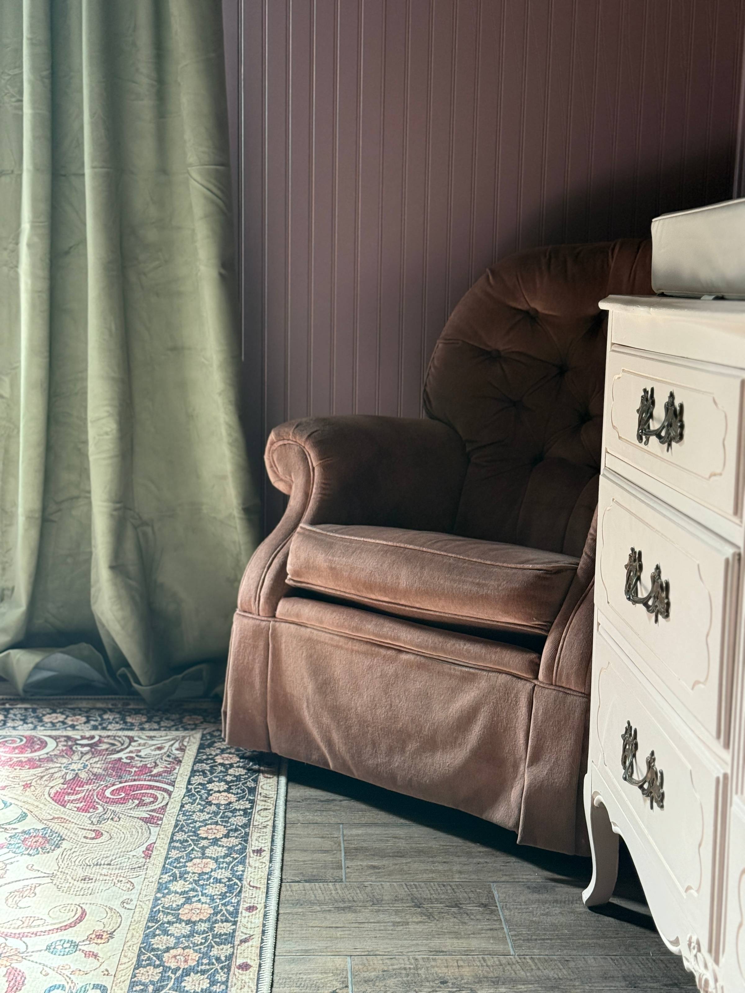 A vintage baby’s nursery, toxic-free baby laundry and dishwasher soap