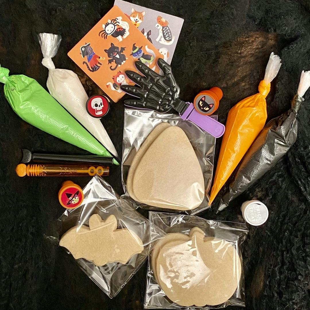 Searching for the perfect way to get into the spirit this Halloween?

🍪 Look no further than Halloween DIY Cookie Kits!

👻 Guaranteed to put the boo in your voice, the hunch in your step, the goosebumps on your arms, and more!

🛒 Order yours today, pickup at the end of the month.
.
.
.
.
.
#halloweencookies #batcookies #candycorncookies #candycorn #pumpkincookies #sugarcookiedecorating #sugarcookiemarketing #royalicingcookies #dmvfoodie #dmvfoodiecrew #novafoodie #novafoodiecrew #alexandriava #arlingtonva #novacookies