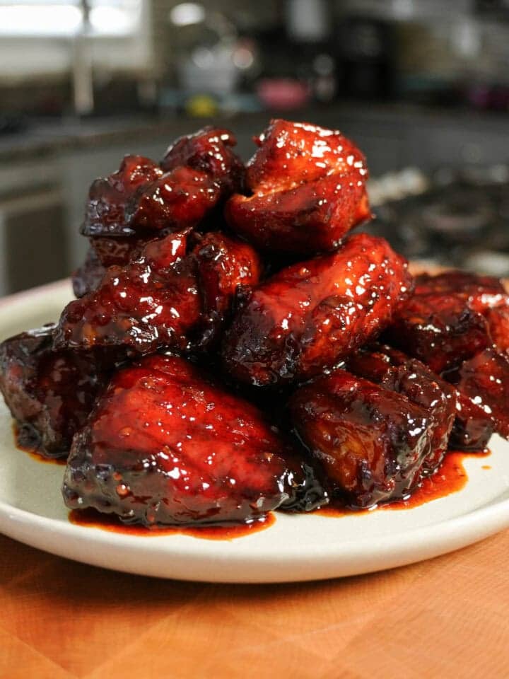 A pile to tangy, sweet burnt ends. 