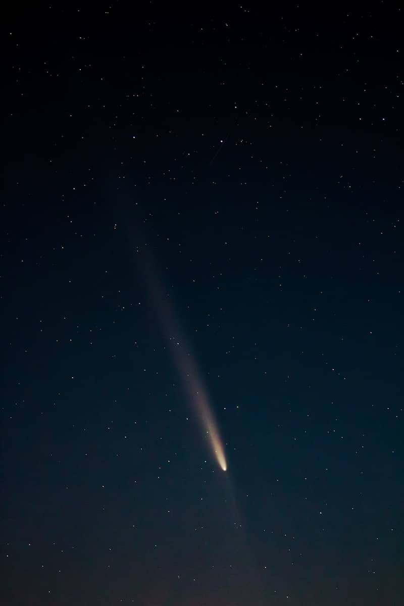 A comet is seen in the night sky