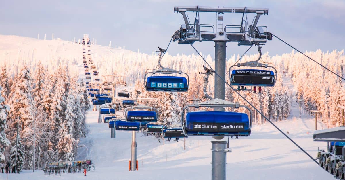'Tis the Season: Why Your Big Family Trip Needs to Be Booked NOW