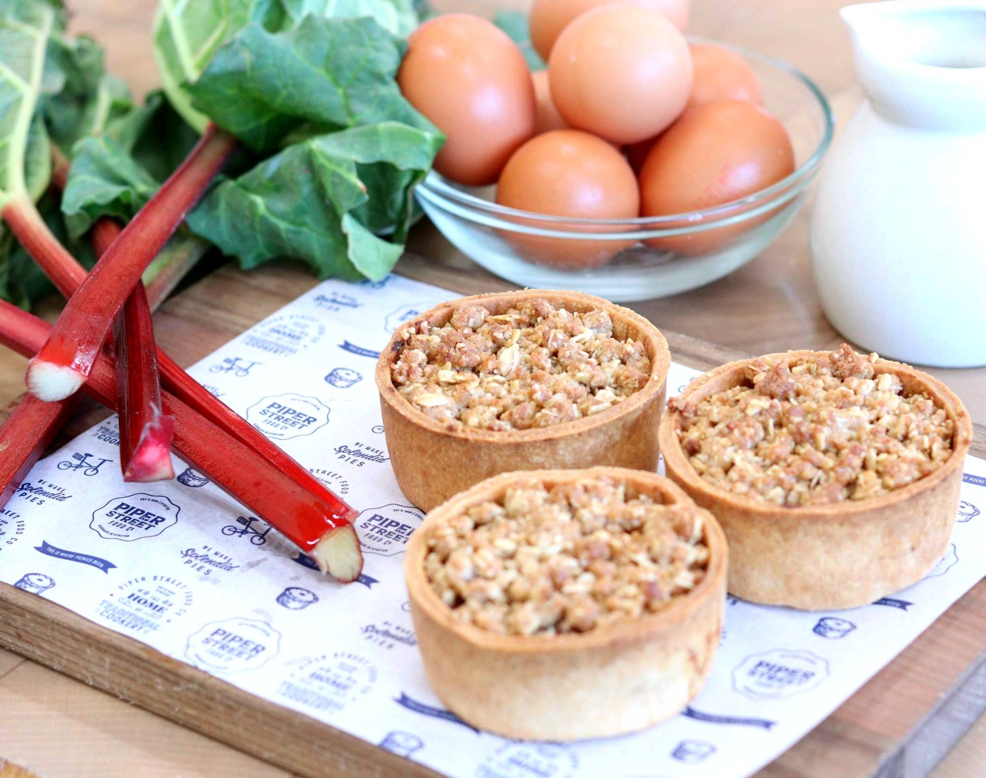 rhubarb custard crumble