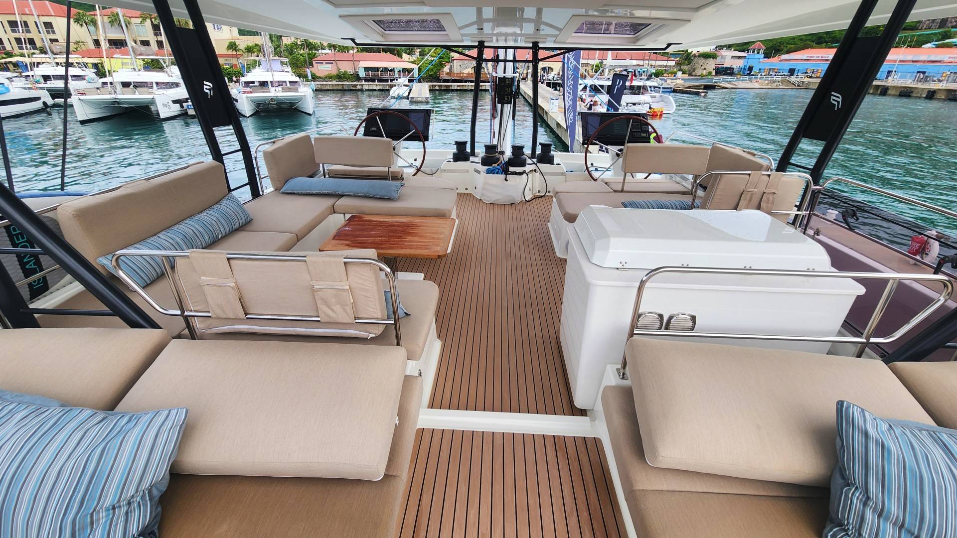 Monster flybridge on the Alegria 67