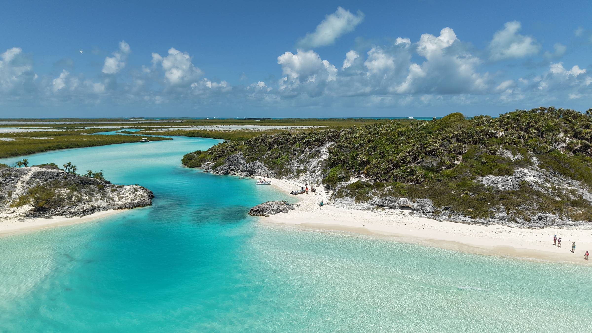 A surreal beach in Shroud Cay