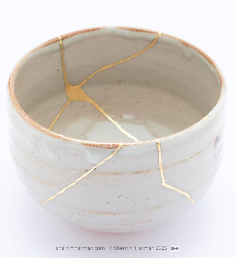 kintsugi bowl, pottery with cracks filled with gold