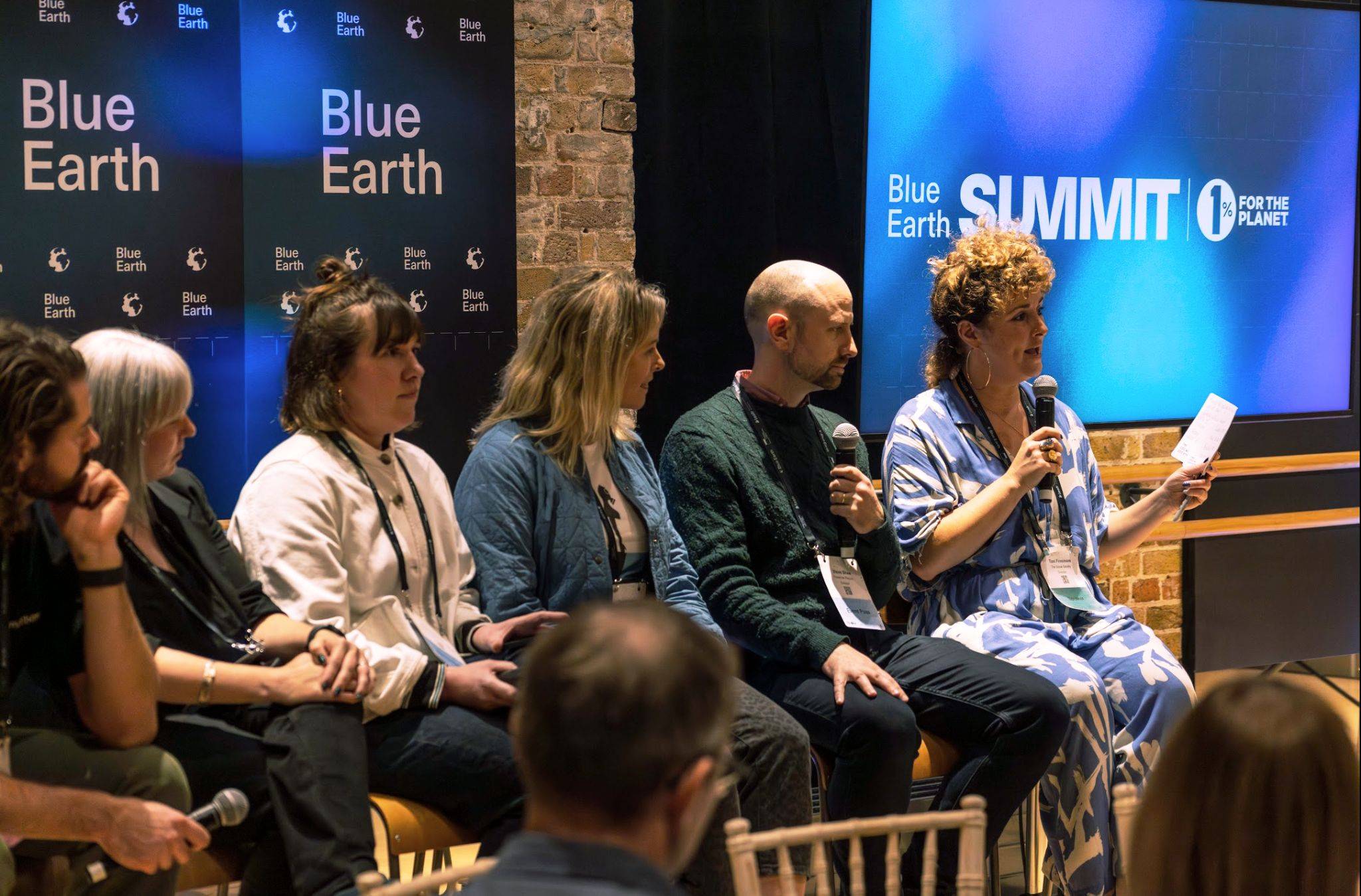 Toni running a hackathon at Blue Earth 2025