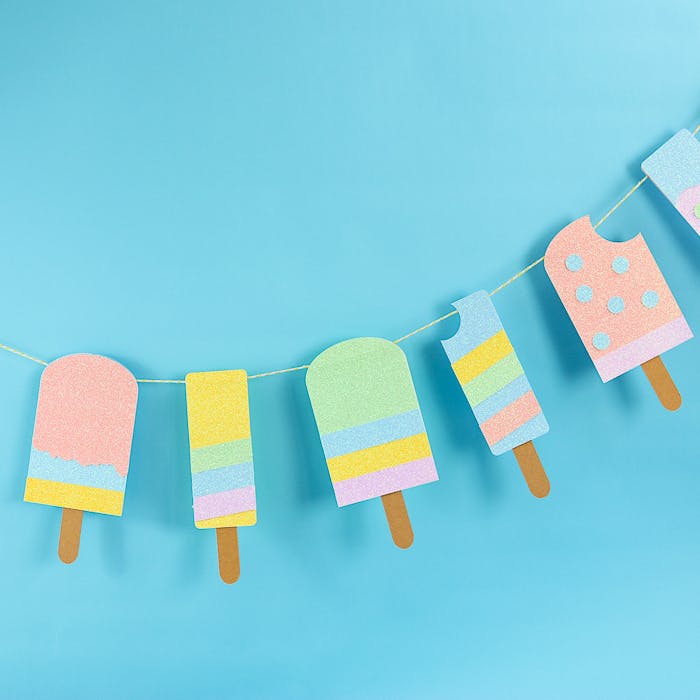 DIY SUMMER POPSICLE SIGN WITH YOUR CRICUT