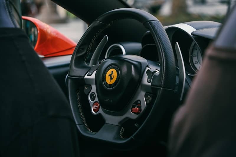 A close up of a steering wheel of a car