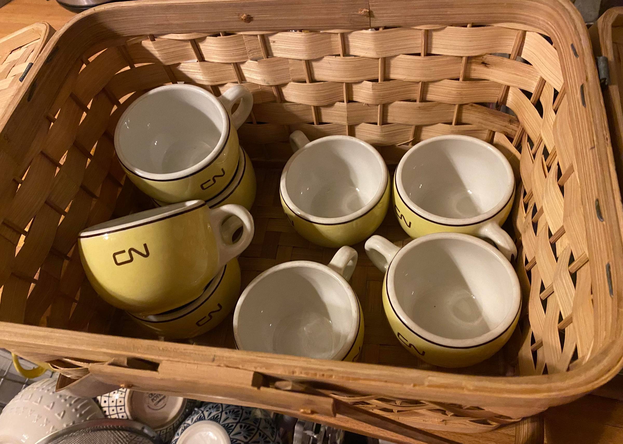 Picnic basket with CN coffee mugs