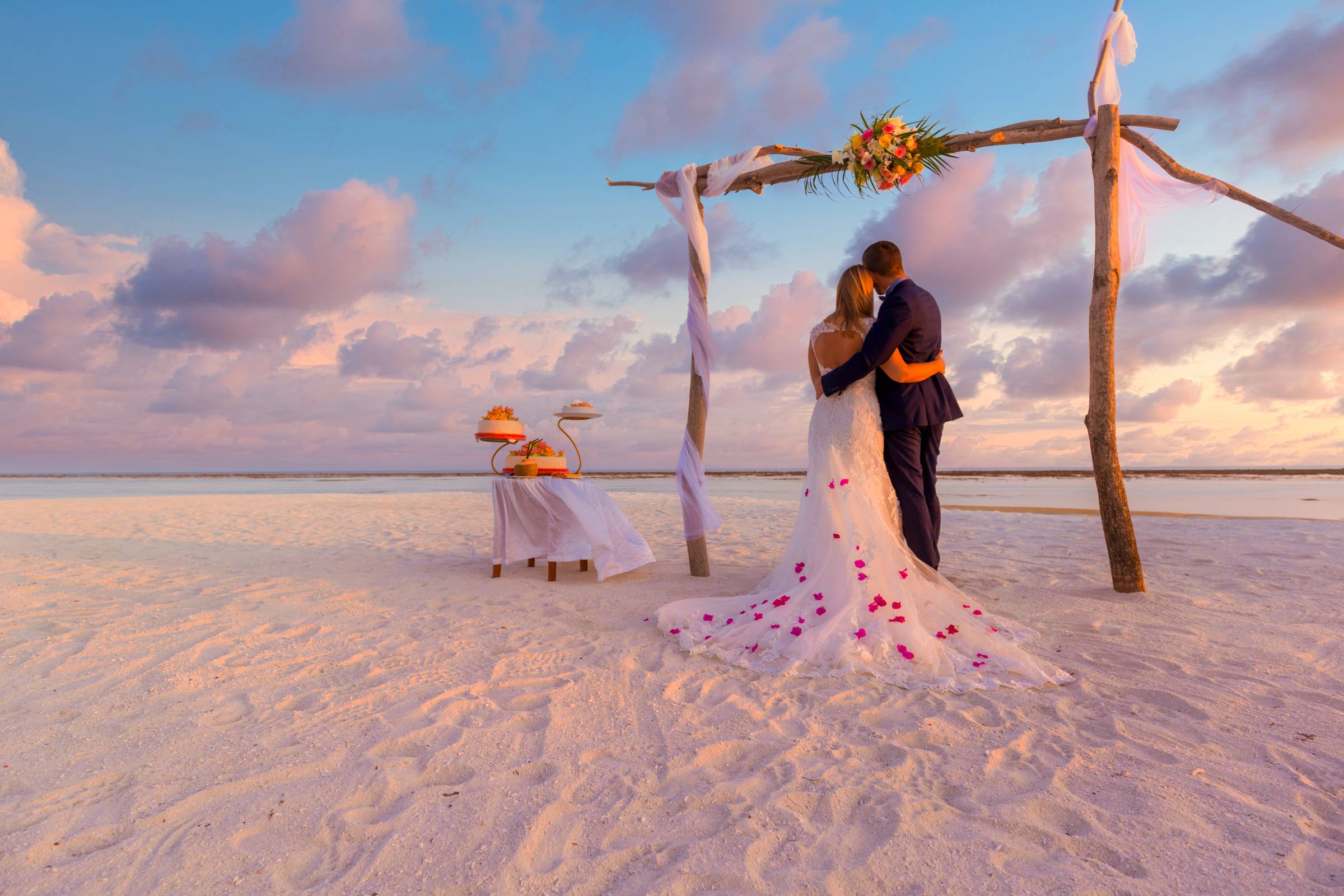 Bride and Groom, Amazing Sunset Beach, Seaview 