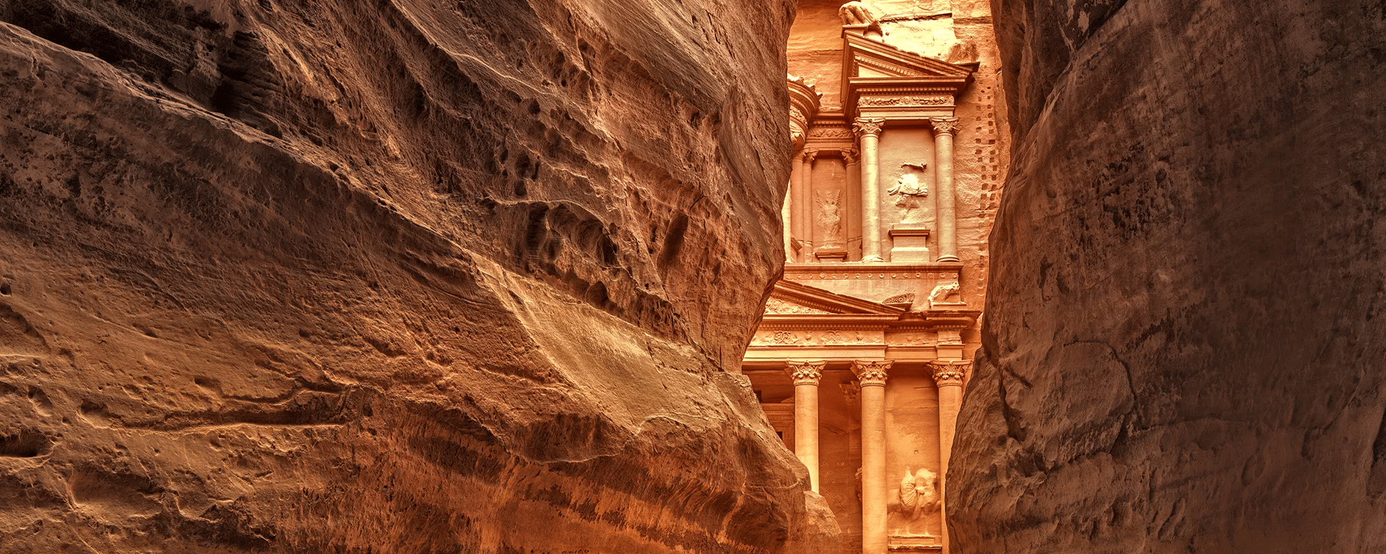 Giants causeway, ocean and cliffs of Ireland