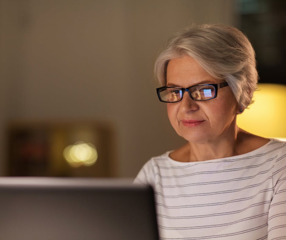 A woman on Medicare researching her Medicare plan options.