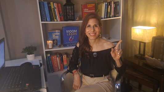 Solange Garcés Aguilar estratega en marketing turístico reflexionando sobre visión estratégica y crecimiento empresarial en Ecuador
