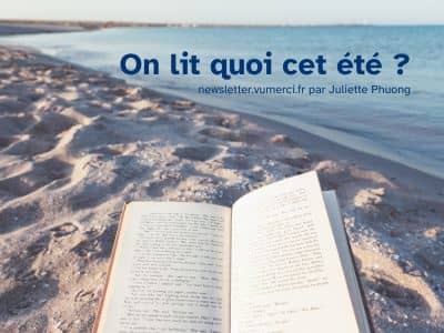 un livre ouvert sur la plage