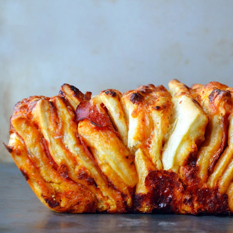 Pepperoni Pizza Pull-Apart Bread