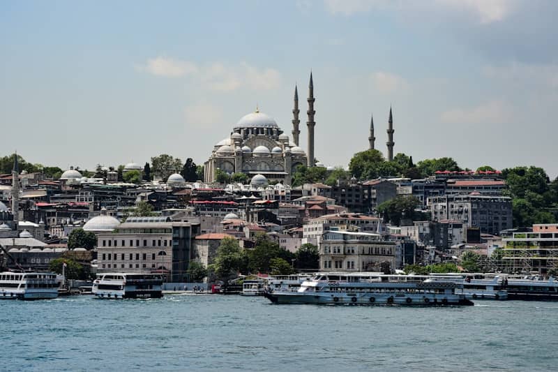 A large body of water filled with lots of boats