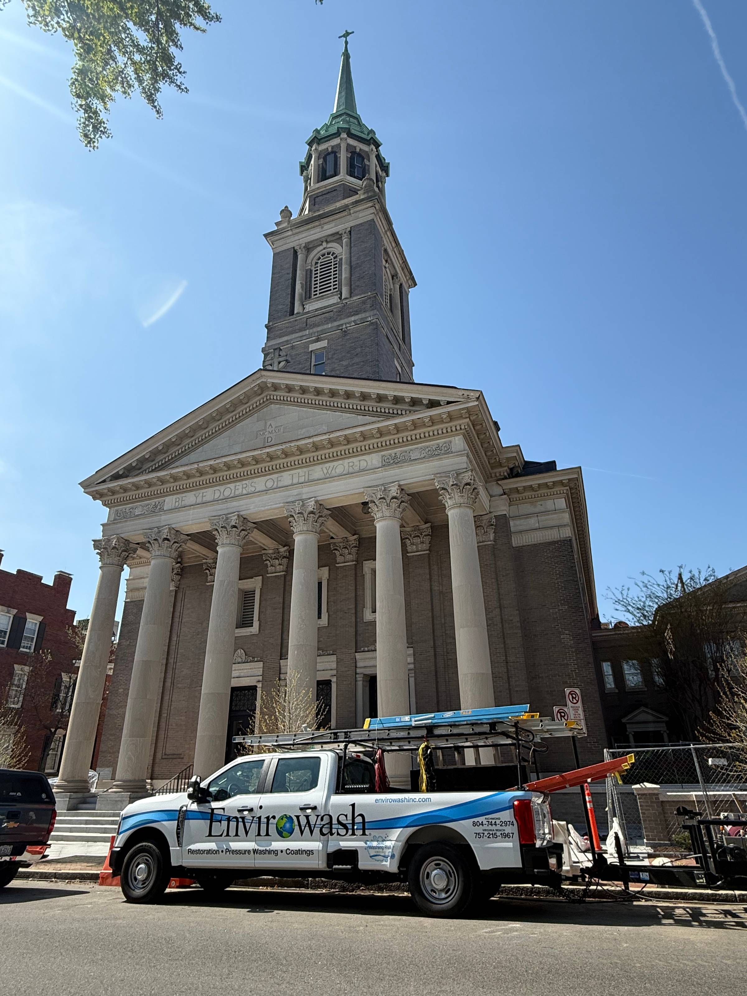 historical richmond church with tall white columns