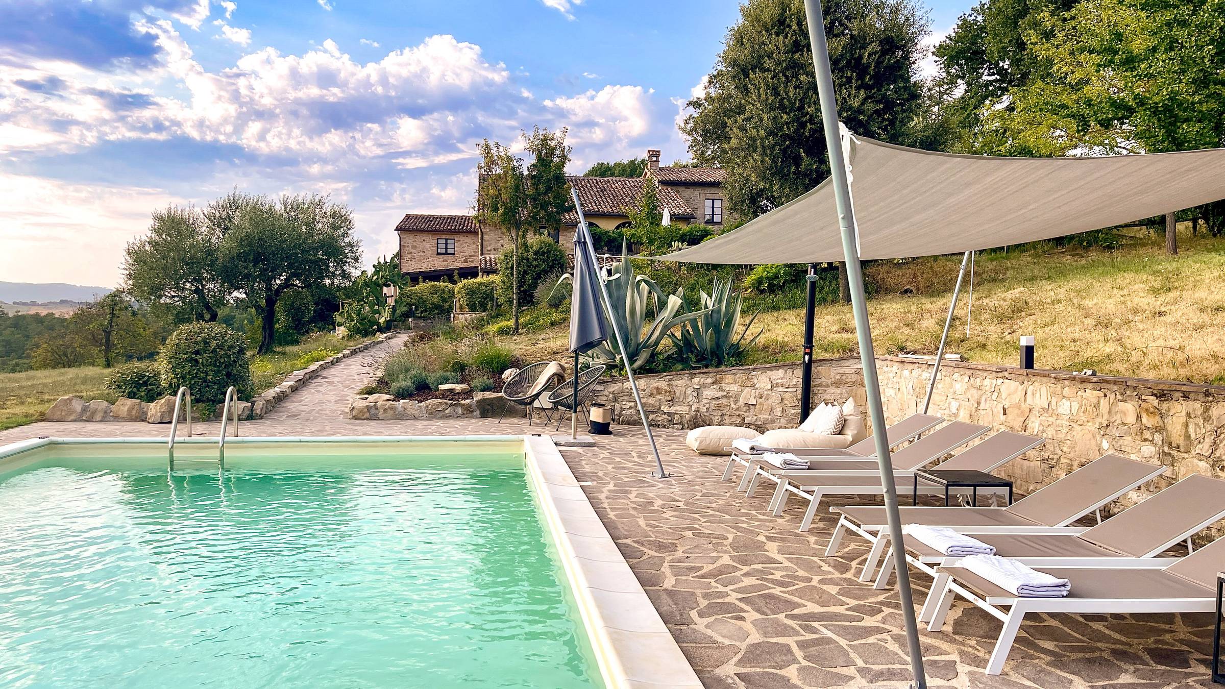 VILLA SOLISERA IS A SLOW-PACED COMMUNITY LIVING EXPERIENCE, WHERE GUESTS SHARE ITALIAN-INSPIRED MOMENTS, STUNNING LANDSCAPES, AND THE ESSENCE OF LA DOLCE VITA.