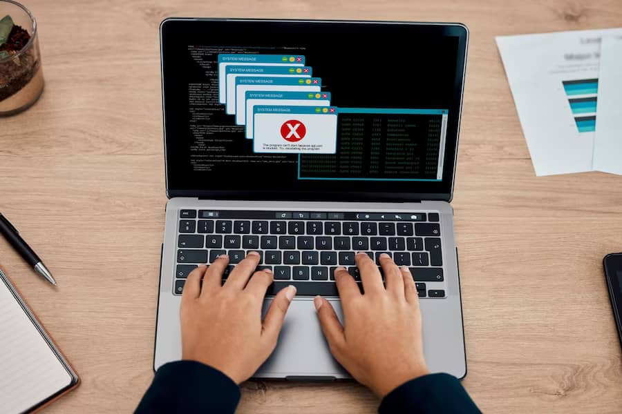 Ilustrasi Software Error (Source: Freepik)