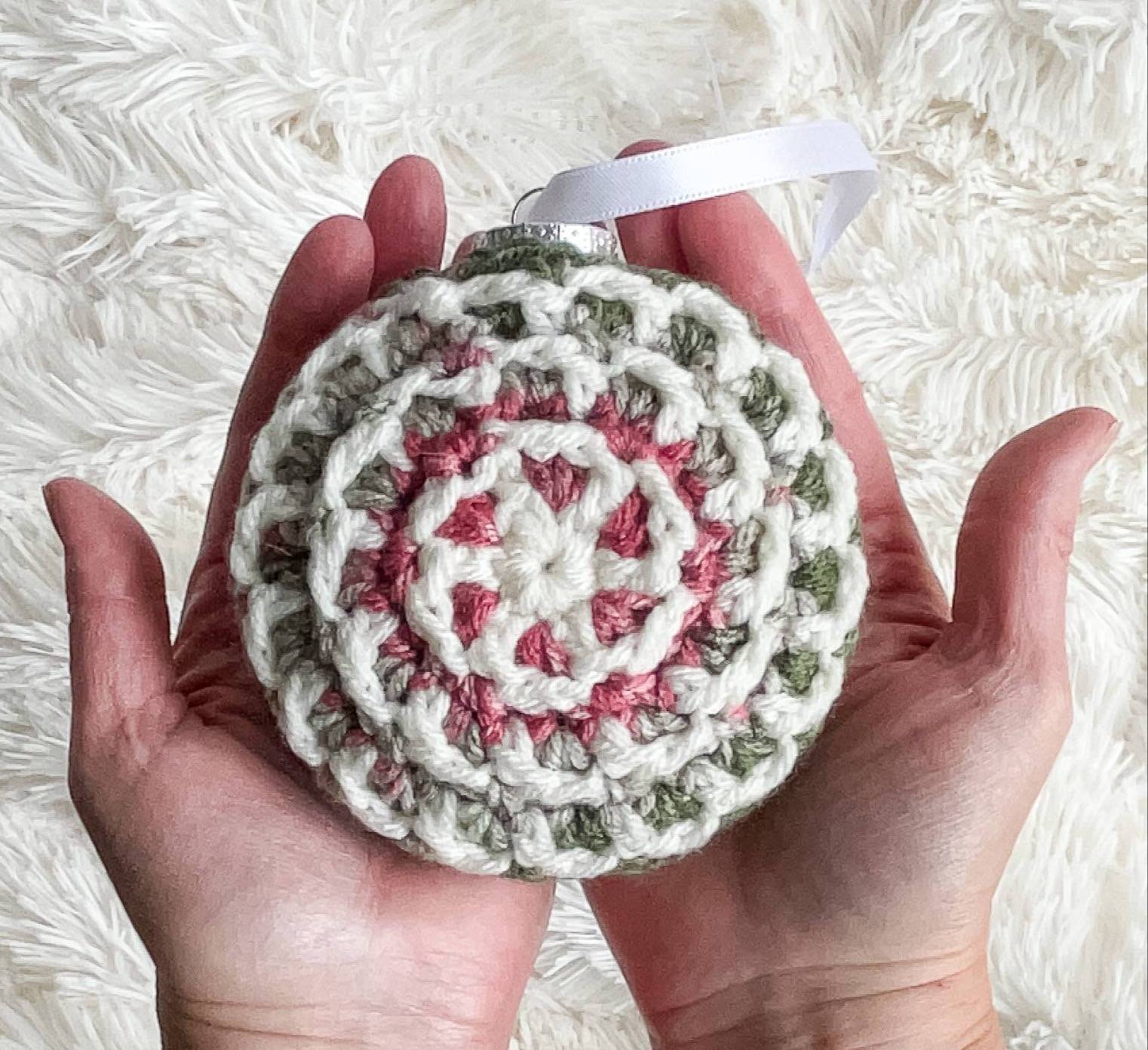 Crochet Christmas Bauble Ornament pattern