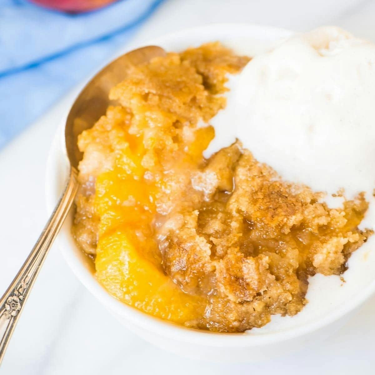 Crock Pot Peach Cobbler