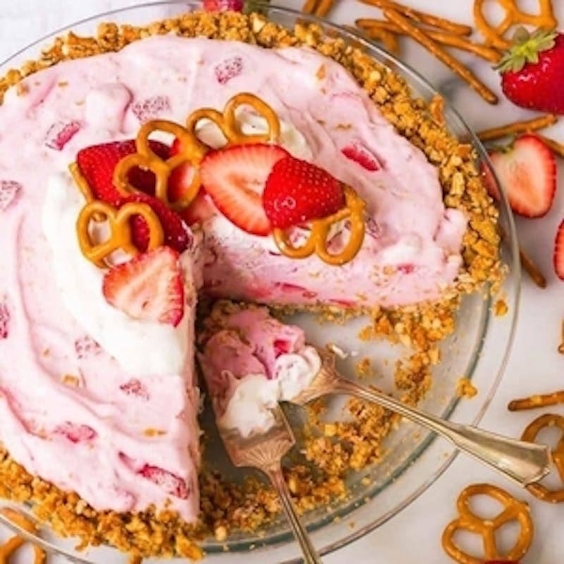 Strawberry Frozen Yogurt Pie