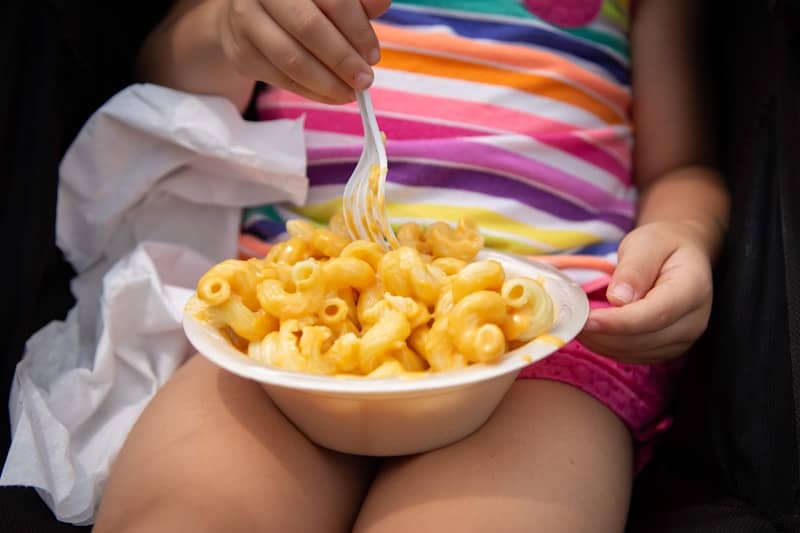 child eating mac and cheese