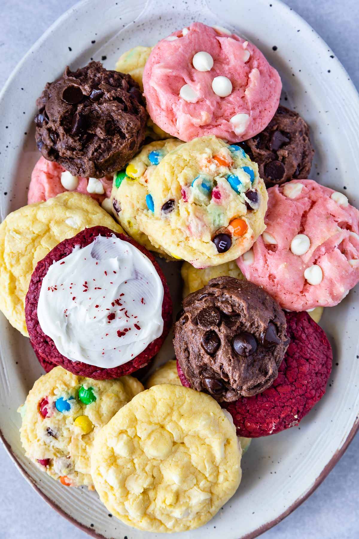 OVERHEAD SHOT OF COOKIES ON PLATE